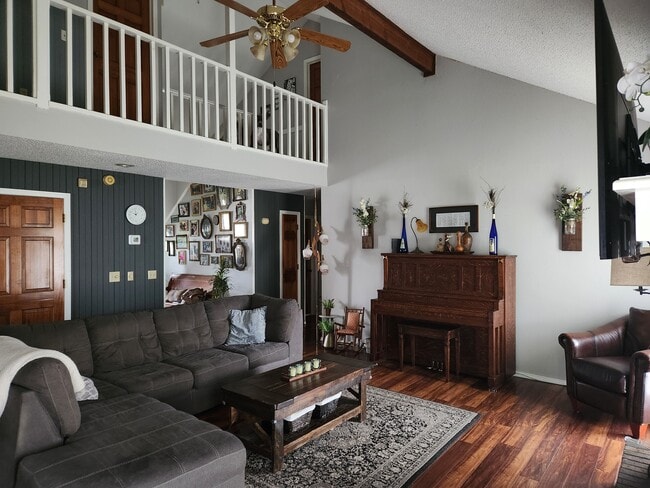 Photo - 1310 Knob Hill