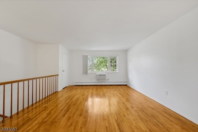 Photo - 1285 Valley Rd
