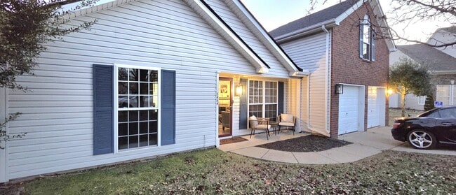 Building Photo - 5464 Daniel Ray Dr