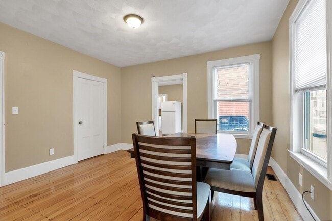 Photo - 199 Beacon St