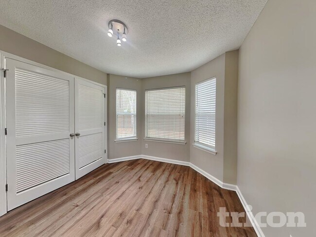 Photo - 589 Lakewater View Dr