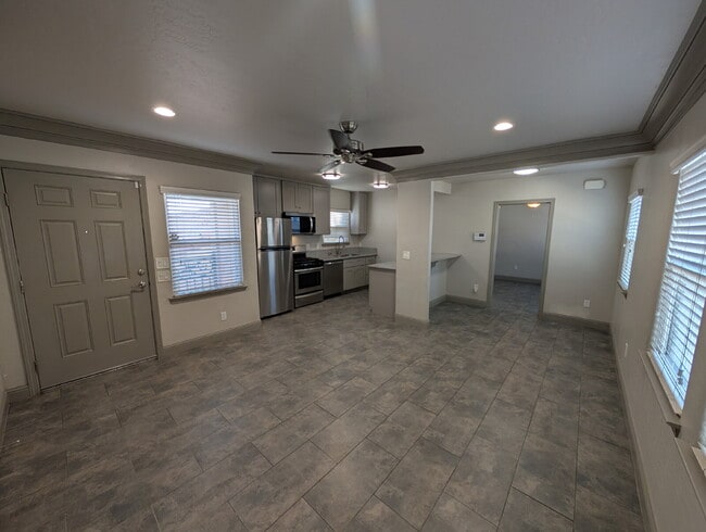 Photo - 935 E Divisadero St