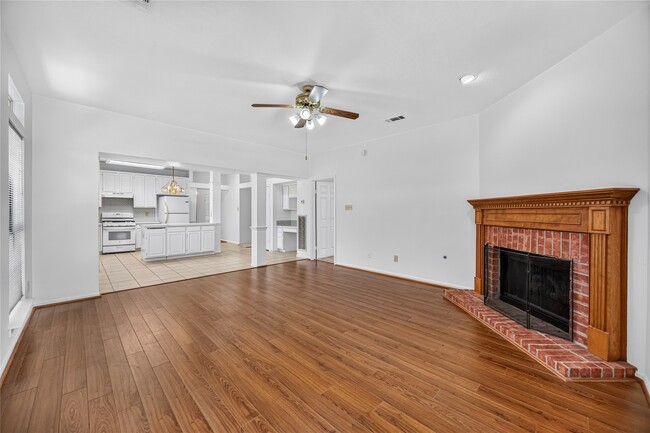 Photo - 88 Laughing Brook Ct