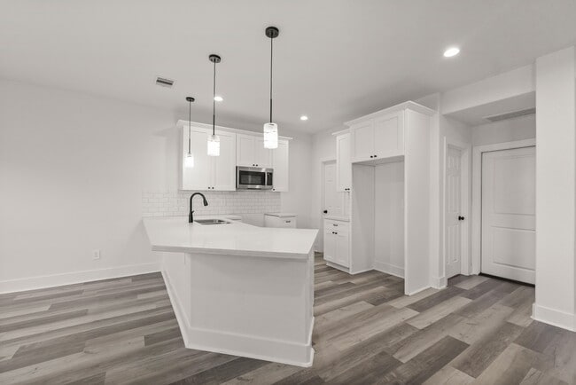 Photo - 7725 King St
