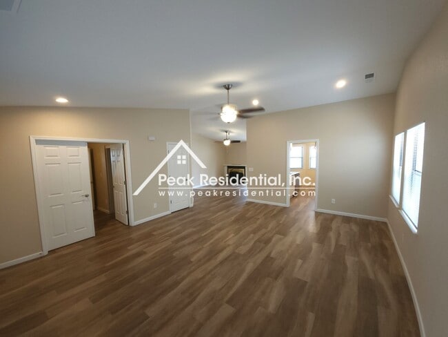 4537 Fox Valley Cir