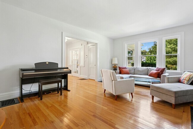 Photo - 231 Lagrange St