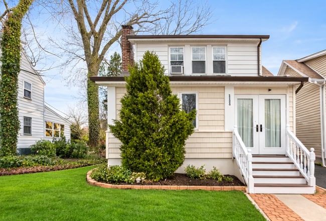 Building Photo - 1128 Caldwell Ave Unit Fl 2