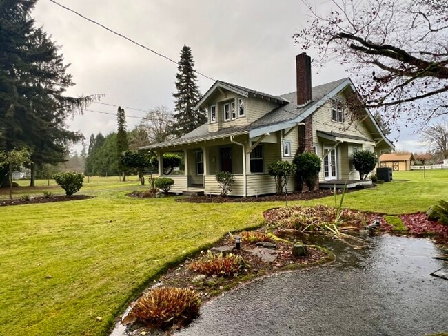 Fully Restored 1920s Farmhouse - Fully Restored 1920s Farmhouse