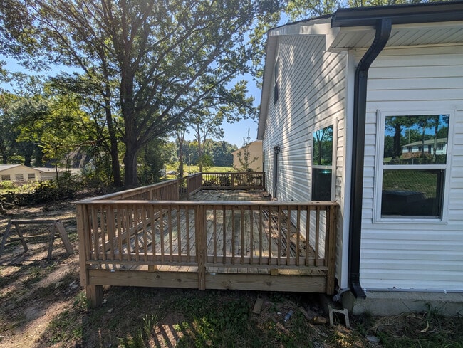 Photo - Room in House on Hart St