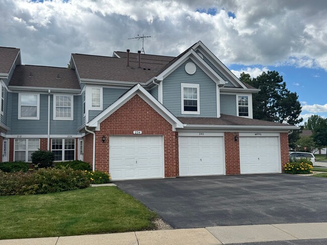 Building Photo - Popular, Turnberry Manor 2BR, 2.5BA, 2-STORY, 1CGAR