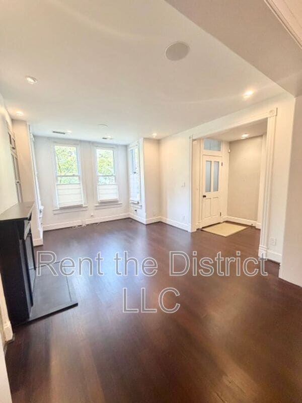 1151 5th St NE