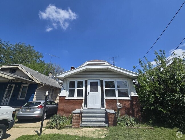 Building Photo - 3 Bedroom House