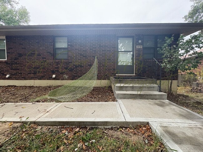 Building Photo - 1037-1039 SE Kingscross Rd Unit 1037