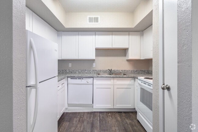 3HAB, 2BA - 1,200 ft² - The Phoenix Apartments