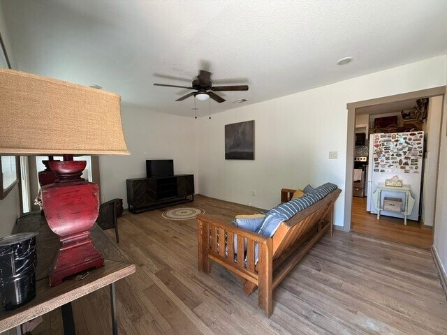 6870 Briar Rd