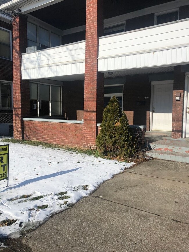 Building Photo - 736 E 26th St Unit 1