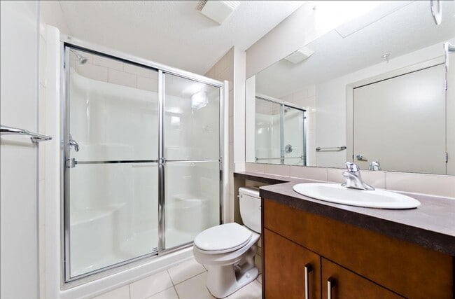 Photo - 210-615 15 Ave SE