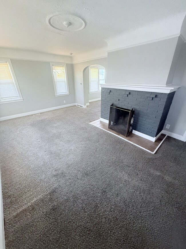 Sala de estar - 11203 Jackson Ave