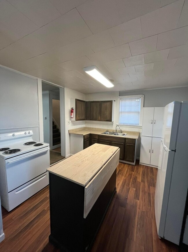 Photo - 1227 E Chestnut St