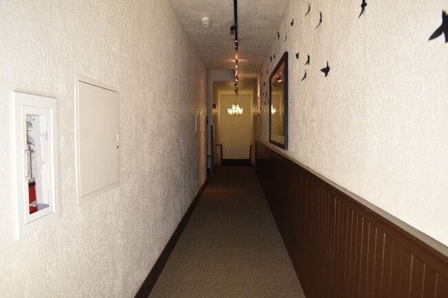 Building Photo - 211 W 1st Ave Unit #204