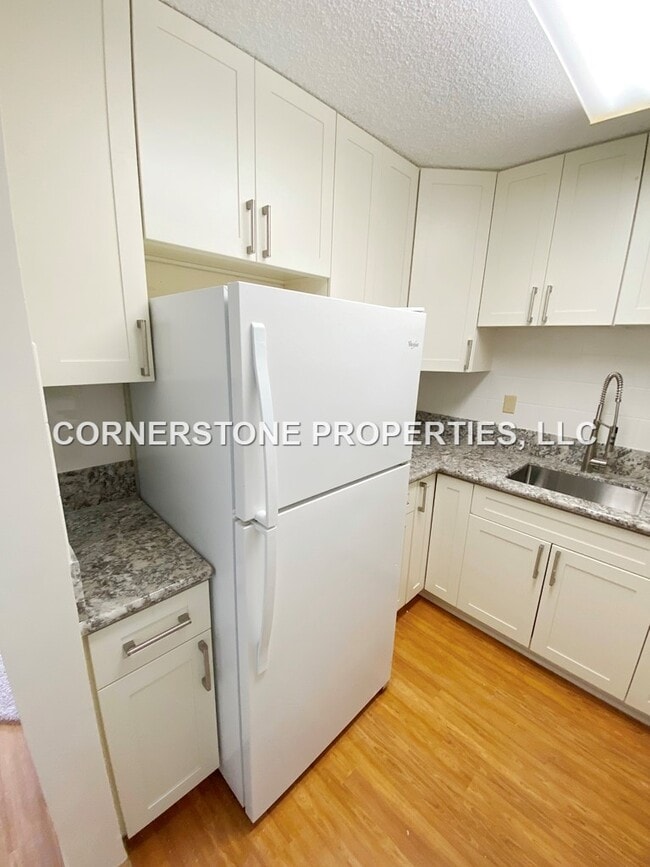 Photo - 796 Isenberg St
