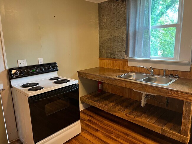 Photo - Colville Triplex Unit 615 Colville St #A