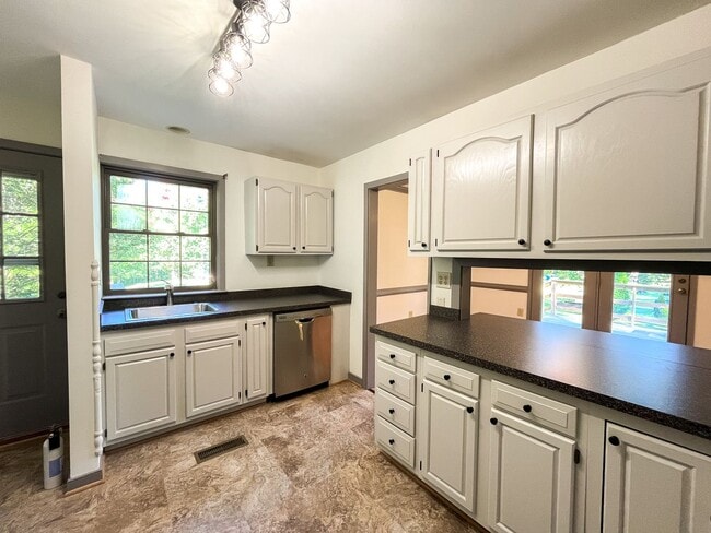 Charming 3BR/2BA Home in Louisa, VA - Charming 3BR/2BA Home in Louisa, VA