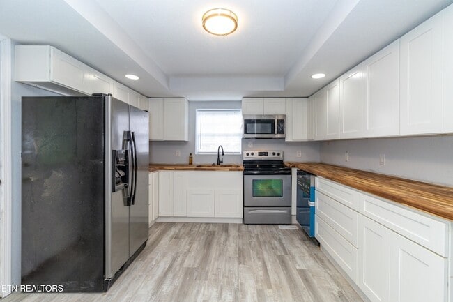 Photo - 770 Mahoney Rd