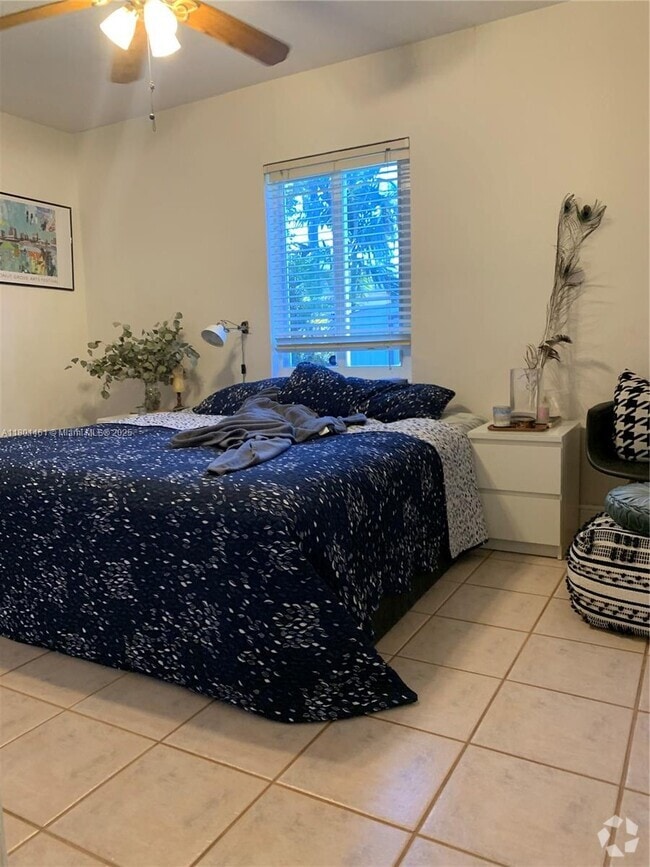 Building Photo - 4330 SW 11th St Rental