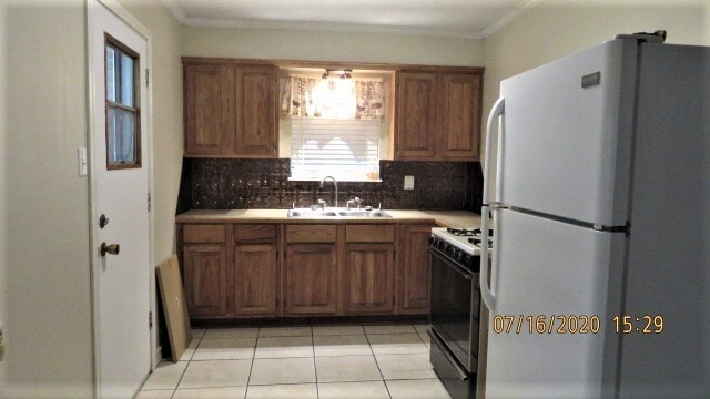 Photo - 711 Hillview St