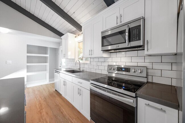 Photo - 136 Windward Dr