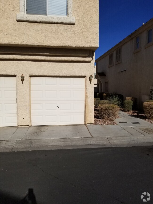 Building Photo - 6434 Stone Dry Ave Unit 101 Rental