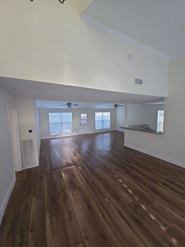 Photo - 2102 Gray Falls Dr