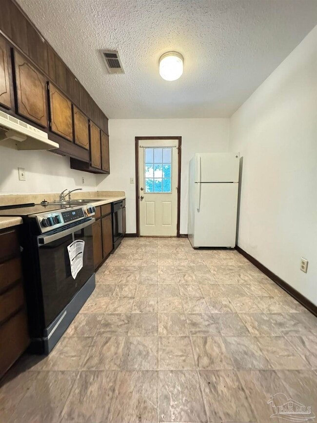 Photo - 718 Mills Ave