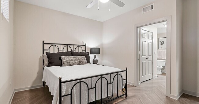 Photo - Stylish Comfort + 1 Month FREE! Unidad RAPTC2