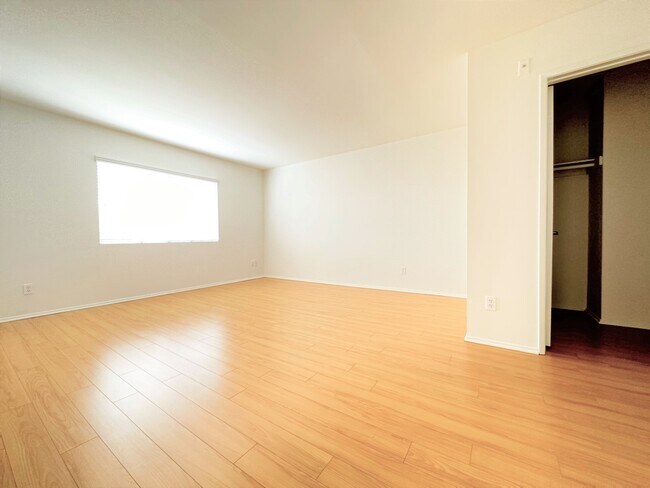 Photo - 1345 S Westgate Ave Unit 305