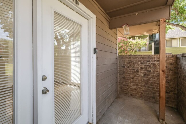 Photo - 9835 Walnut St