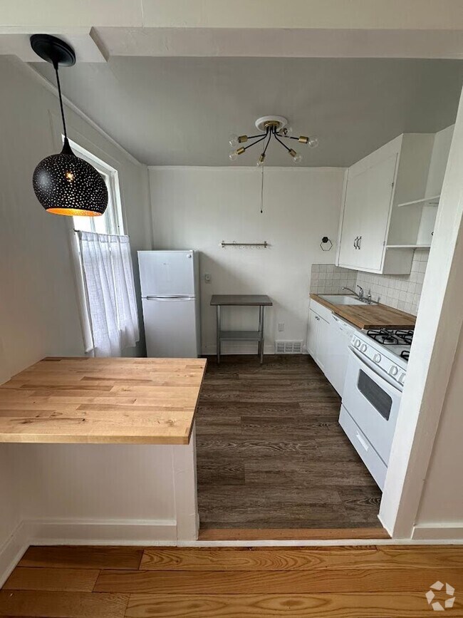 Building Photo - 312 E Genesee St Unit 312-2 Rental
