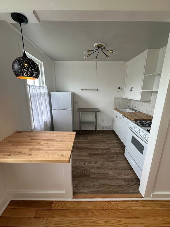 Photo - 312 E Genesee St Apartment Unit 312-2