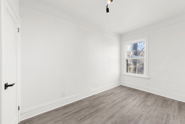 Photo - 166 Wentworth St S Unit 2 room 4 last room