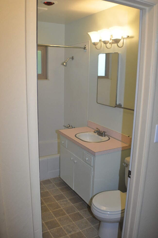Photo - 404 Oak Street Unit 4