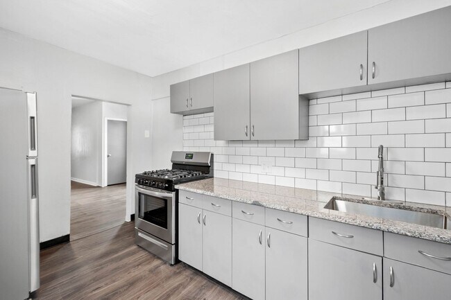 Building Photo - 1740 Arlington Ave Unit #2