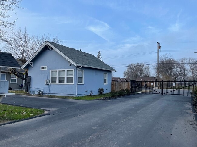 Building Photo - 2982 26th Ave Unit 2982 26th Ave