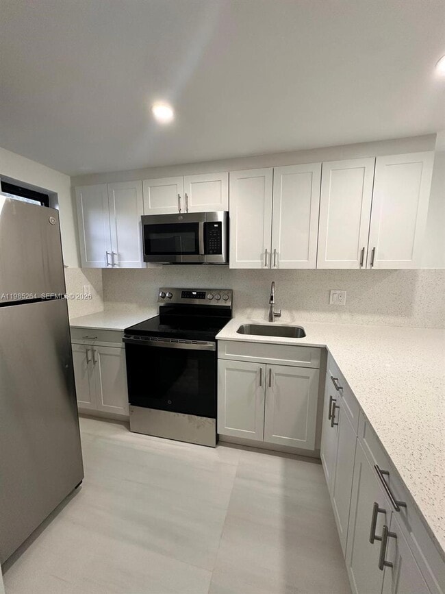 Photo - 1901 NW S River Dr