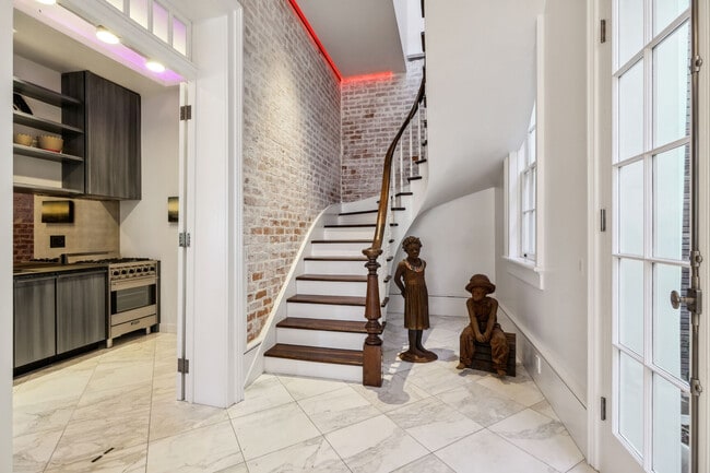 Photo - 704 Marigny St