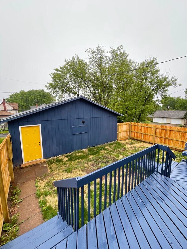 Photo - AVAILABLE Immediately!- 3 Bed 2 Bath Single family home!