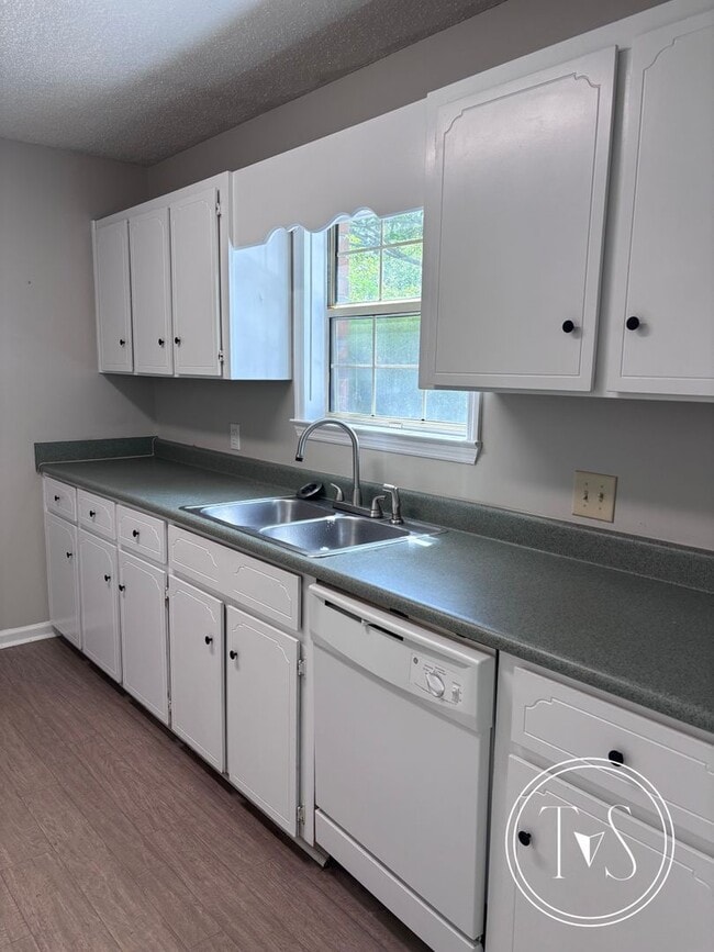 Photo - 730 Dover Ln