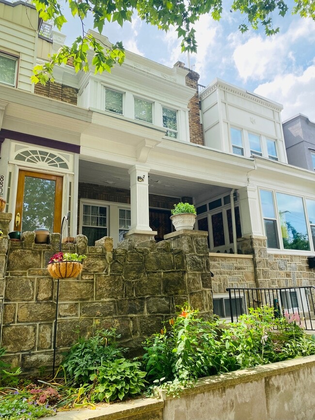 Photo - 882 Corinthian Ave