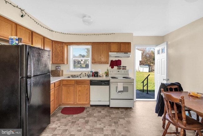 Building Photo - 168 C St