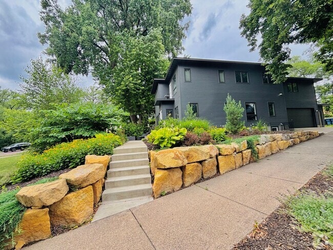 Building Photo - Rare Minnehaha Parkway rental under 5k! Be...